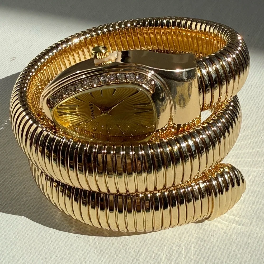 Serpenti Elegant Gold Women's Watch Bracelet Set